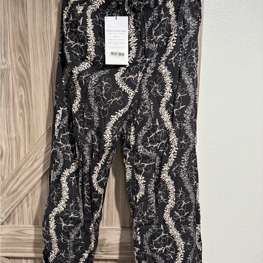LexBreezy-Black and White Floral Pants